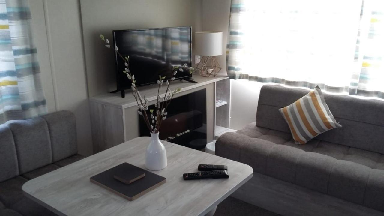 Kingdom Holiday Park - Parrot Millom Esterno foto