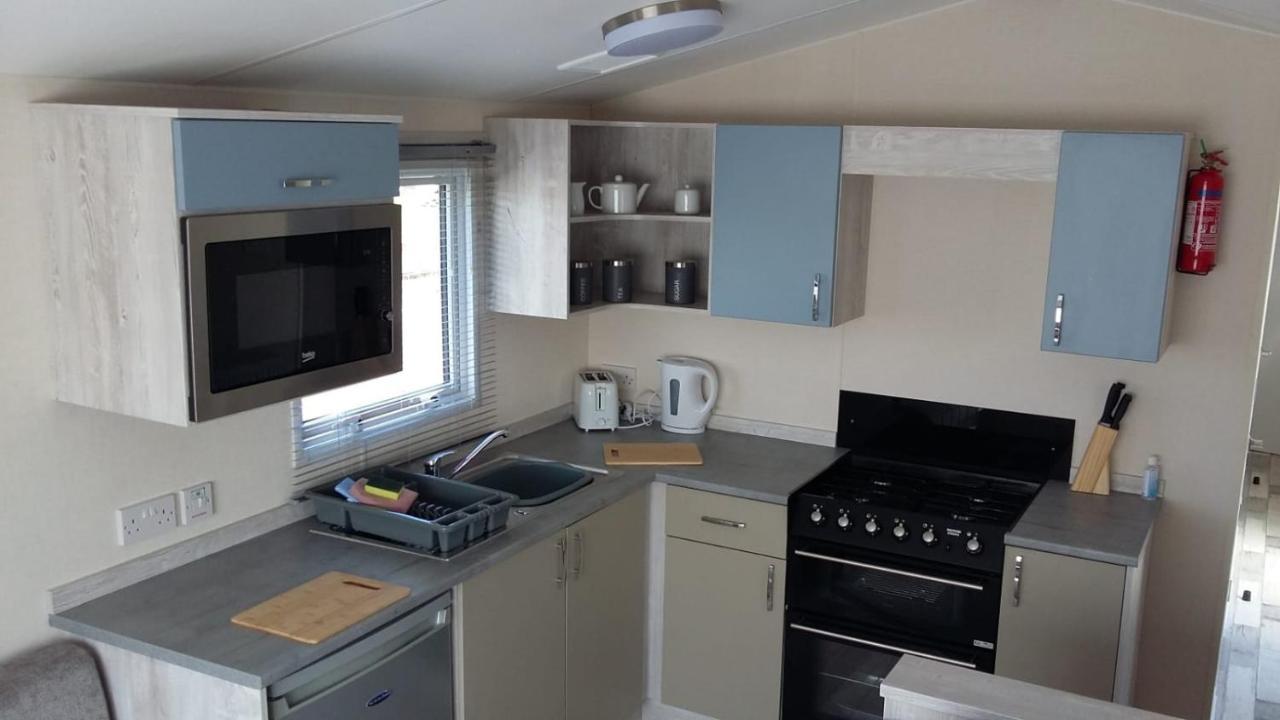 Kingdom Holiday Park - Parrot Millom Esterno foto